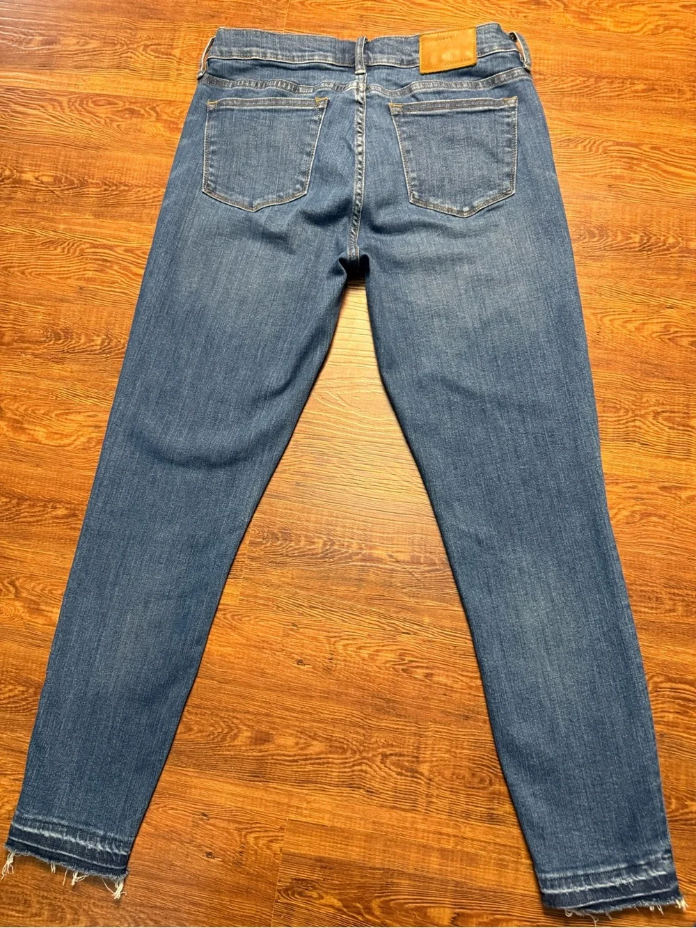 J.Crew Women’s Skinny Ankle Jeans | Raw Frayed Hem | Medium Wash | Size 29